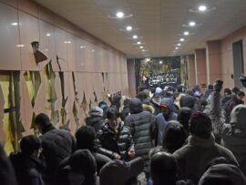 韓国大統領逮捕状発付で支持者激怒、裁判所襲撃の一部始終