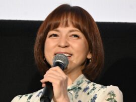 いとうまい子さん、愛犬散歩中の運命的な出会いから結婚へ！気になる夫の年収は？