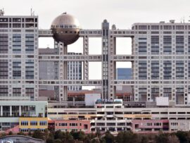 久木田帆乃夏さん、フジテレビ応援で話題沸騰！現役女子大生のへそ出し姿に注目集まる