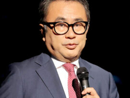 中居正広騒動：三谷幸喜氏、現場の苦悩を語る