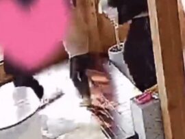 韓国カフェで起きた幼児の失禁騒動：親の対応に非難殺到