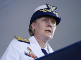 トランプ大統領、沿岸警備隊司令官を解任！その真相と波紋