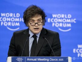 ミレイ・アルゼンチン大統領、ダボス会議でイーロン・マスク氏擁護と「ウォーキズム」批判を展開
