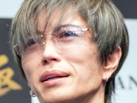 中居正広さん芸能界引退の真相：GACKT氏の「裏がある」発言の真意とは？