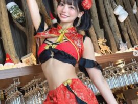 「頭身スゴすぎ」「スタイル抜群」　「デカ女」話題のコスプレイヤー、“チャイナ服”姿に絶賛の声