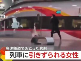 中国高速鉄道で駆け込み乗車、女性がドアに挟まれ引きずられる事故