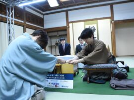 【王将戦】藤井聡太王将が43手目を封じる　迫力の長考合戦　京都“お稲荷さん決戦“１日目終了