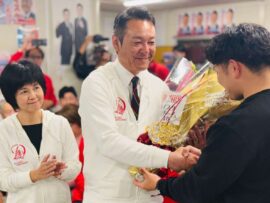 止まらぬ「オール沖縄」の退潮　沖縄市長選で自公推薦の花城氏当選確実「沖縄市を守れた」