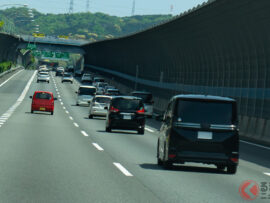 背が高い「ミニバン」なぜ高速走行が苦手？ 横風吹いたら挙動が乱れる!? 横転させないコツとは？