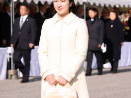 愛子さま、9年前のコートを再び！皇宮警察年頭視閲式での可憐な装い