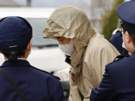 裁断され焦げた手袋押収、長野　容疑者宅、電気や水使えず