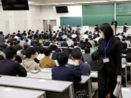 共通テストで監督者がトイレ個室内まで立ち入る「不適切だった」