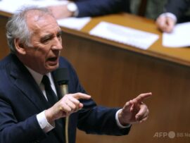 「フランスに移民殺到」首相発言を左派・中道派が批判、右派は歓迎