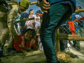 世界最大級の宗教行事「クンブメーラ」で群衆事故 15人死亡 インド
