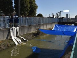 道路陥没　下水緊急放流現場付近の住民に不安の声「臭気が…」　埼玉・八潮