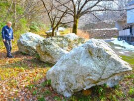 糸魚川市の翡翠、河川での採取自粛へ！海岸での翡翠拾いはどうなる？