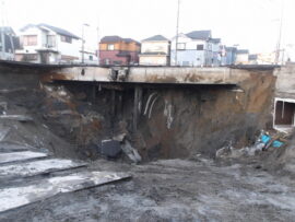 八潮市道路陥没事故：用水路崩落の危険、救助活動に更なる困難