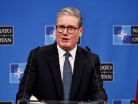 英首相スターマー氏、米欧間の板挟みでバランス重視を強調：日英関係への影響は？