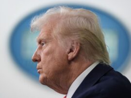 トランプ元大統領、南アへの支援停止を表明：農地改革とイスラエル批判が火種に
