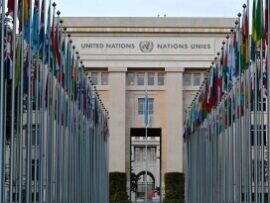 皇位継承問題と国連への拠出金：日本の外交戦略を問う