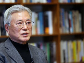 文在寅前大統領「自責の念で眠れず…国民に申し訳ない」
