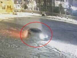 韓国の中学校運動場でドリフト、卒業生が謝罪　人工芝損傷で波紋広がる