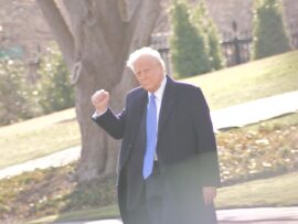 トランプ前大統領の支持率：就任3週間で53%！政策への期待と懸念