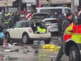 ドイツ・ミュンヘンでデモの集団に車突っ込む　少なくとも28人負傷