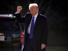 トランプ政権、連邦職員最大20万人超解雇へ！試用期間中の職員に衝撃