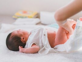【おむつもミルクも買えない！】乳幼児のいる困窮世帯の実態調査 : 7割が相談相手なく“孤独感”