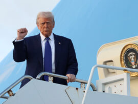 国を救えば違法ではない、トランプ氏がＳＮＳに投稿　民主党反発