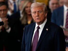 ムーンパイ旋風！トランプ政権への痛快風刺で人気急上昇中！