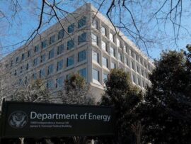 トランプ政権、解雇した核安全担当職員の再雇用を試みるも混乱