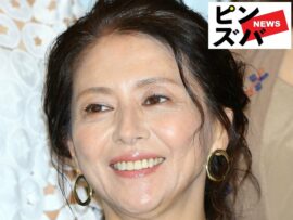 小泉今日子、ブルーリボン賞授賞式で輝く！シックな黒コーデと“おしゃ白髪”で魅了