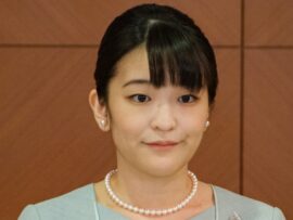 眞子さんの名前が出てこない…小室佳代さん「自伝エッセイ」に感じた強烈な違和感