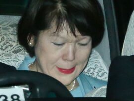 小室佳代さんの自伝「ブランニューデイ」：穏やかな語り口に隠された真実とは？