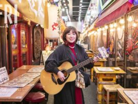 【流し歌手】ウワサのはるみ、有楽町横丁で夢を紡ぐ！感動の歌声で人々を魅了