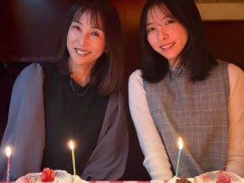 加藤れいこ、22歳長女と誕生日目前の親子ショット公開！瓜二つ笑顔に「美人親子」の声
