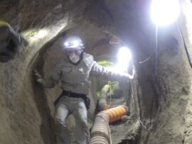 硫黄島の地下壕：知られざる真実、ランボー的戦術と1万人の謎