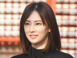 「こんな格好で卒業式行きたい」北川景子３８歳「徹子の部屋」２児ママの黒スーツコーデに衝撃「オシャレすぎて」「同じ髪型に」「３０前半に見える」