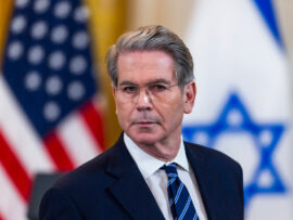 トルドー加首相は「ばか者」　米財務長官
