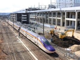 山形新幹線、福島駅在来線ホームで折り返し運転！東北新幹線トラブルで異例の光景