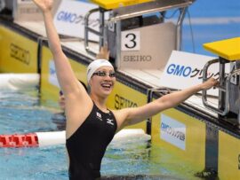 元競泳選手・寺川綾、宝塚風メイクで大変身！凛々しい男役姿に驚きの声