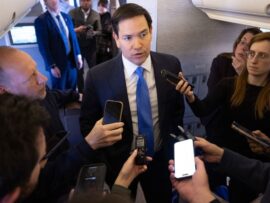 ウクライナ和平交渉の行方：米国務長官、譲歩の意向を問う