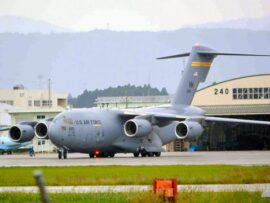 C17輸送機導入：防衛相と首相の認識にズレ？自衛隊の輸送力強化を巡る議論の行方