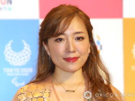 平原綾香、“顔出し”家族4ショット添え母親のバースデー祝福「お母様、お綺麗 アーヤに似てる！」「とっても素敵な家族写真」