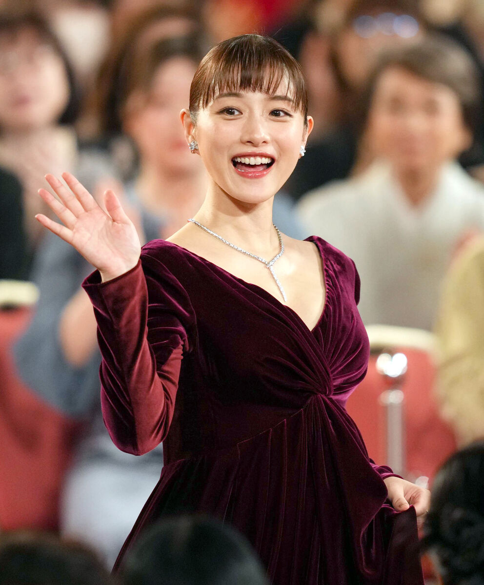 石原さとみ、第2子妊娠発表後も輝く笑顔で日本アカデミー賞授賞式に登場！母としての経験が演技に深みを与える