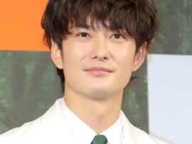 岡田将生、日本アカデミー賞での眼鏡姿にファン悶絶！結婚後ますます魅力アップ？！