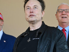 イーロン・マスク氏への逆風と米政府の異例の擁護：テスラへの攻撃は「国内テロ」？