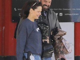 ベン・アフレック、息子に90万円スニーカーをねだられ「お金の教育」を実践！その方法とは？